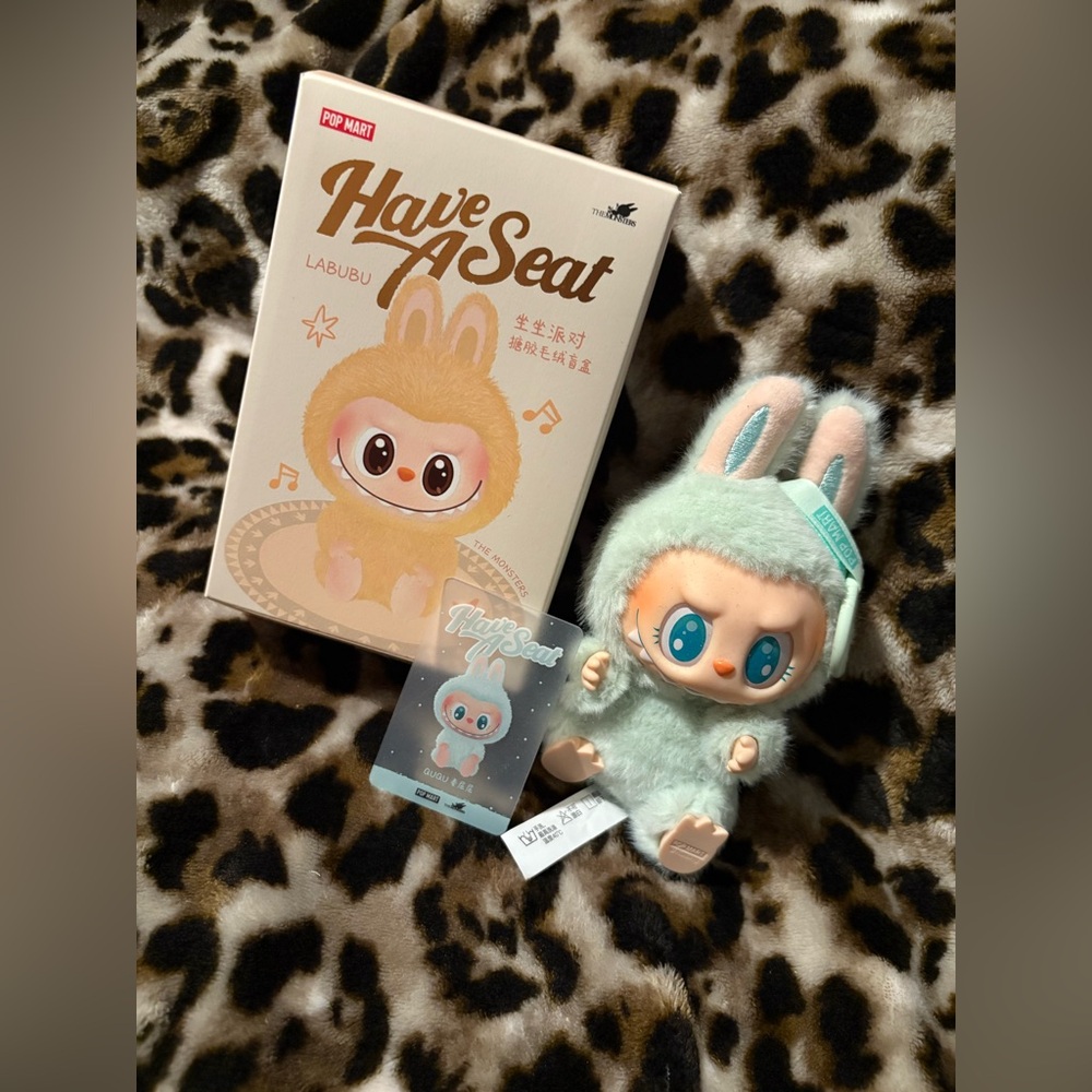 Pop Mart Have a seat Labubu ✨